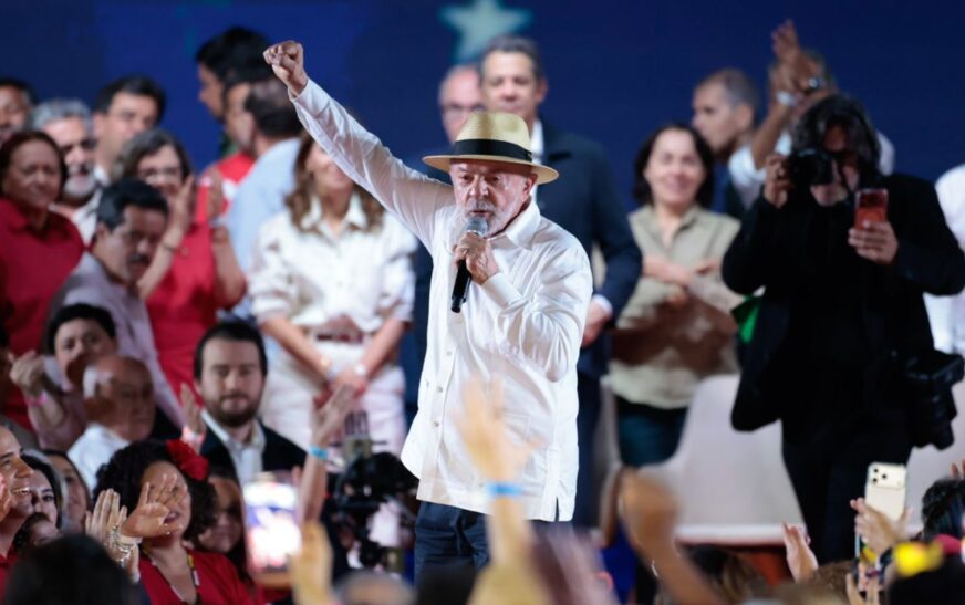 PT oficializa candidatura de Lula à Presidência