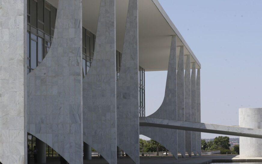 Saiba quais as atribuições do presidente da República e governadores