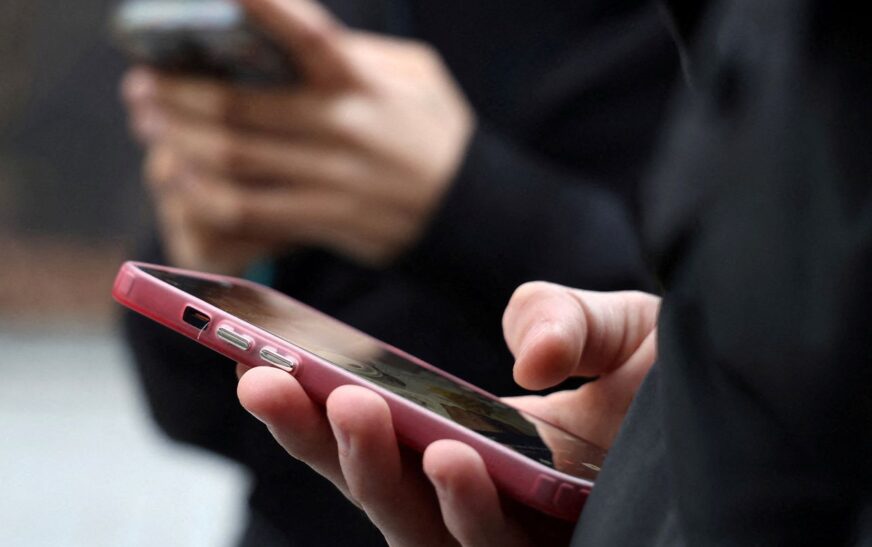 Jovem cria plataforma para ajudar nova geração de eleitores nas urnas