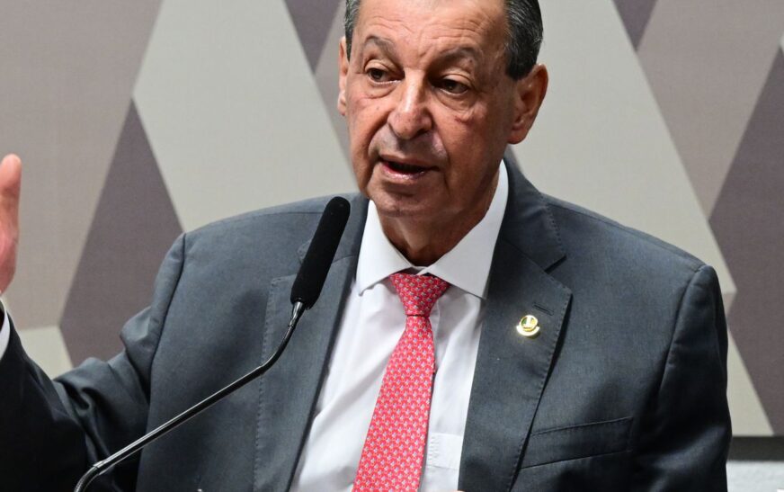 Relator da CCJ rejeita emendas da oposição que buscavam manter 6x1