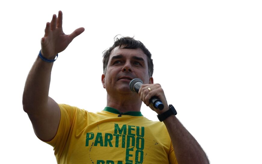 Aliado de Trump diz que Flávio Bolsonaro chegou aos EUA