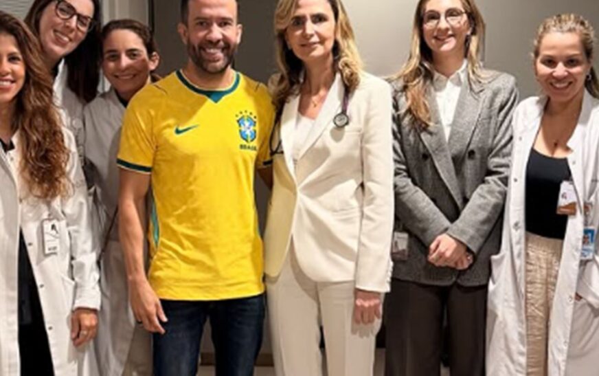 André Janones recebe alta e deixa hospital em São Paulo