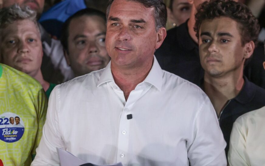 Em carta golpista, Flávio agradece Milei e Trump por apoio para fuga
