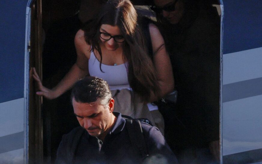 Flávio Bolsonaro chega aos Estados Unidos depois de fugir do Brasil