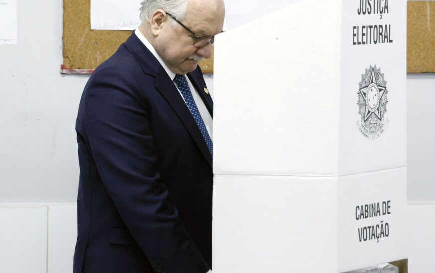 Vontade das urnas precisa ser respeitada, afirma Fachin após votar